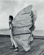 La Butterfly di Mario Ceroli sull'Hudson, 1966